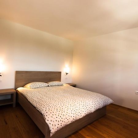 Vinoteka Brda Apartment Smartno Bagian luar foto